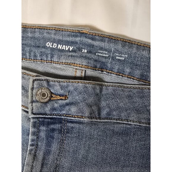 Old Navy women’s Light Wash High Rise Straight Jeans- Size 28- Plus Size- NWT - Picture 4 of 9